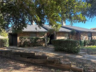 617 Lost Springs Court, Arlington, TX 76012