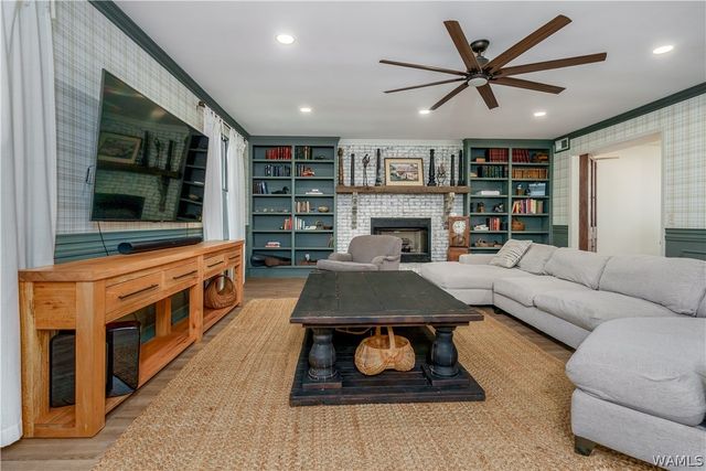 10400 Loganwood, Northport, AL 35473