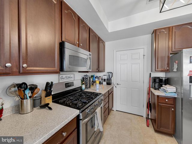 6827 HAMPTON BAY LN, Gainesville, VA 20155