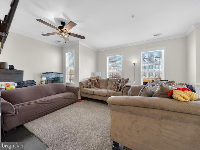 6827 HAMPTON BAY LN, Gainesville, VA 20155