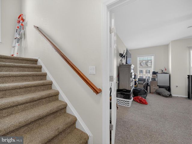 6827 HAMPTON BAY LN, Gainesville, VA 20155