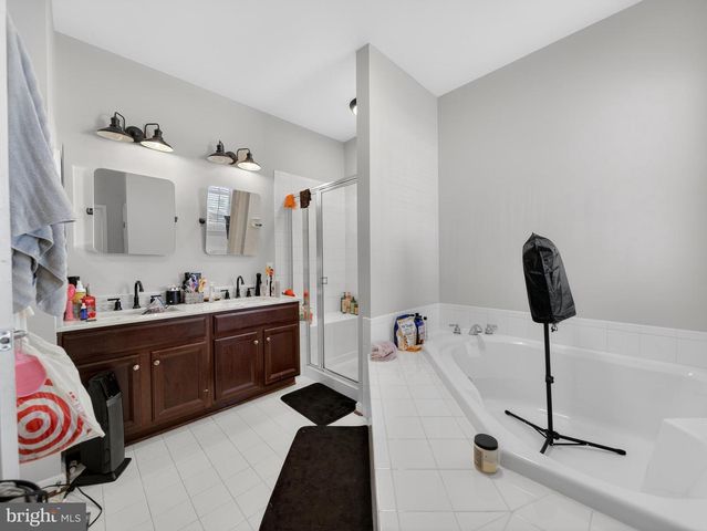 6827 HAMPTON BAY LN, Gainesville, VA 20155