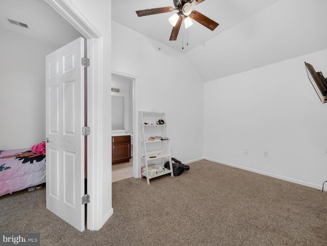 6827 HAMPTON BAY LN, Gainesville, VA 20155