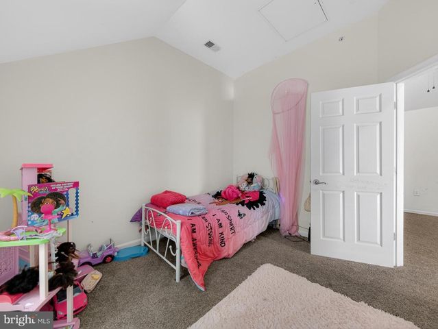 6827 HAMPTON BAY LN, Gainesville, VA 20155