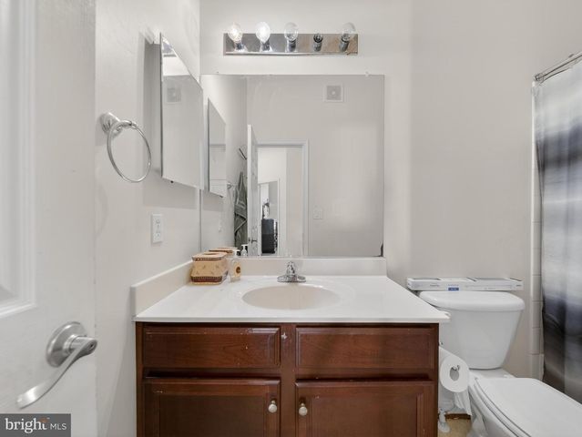 6827 HAMPTON BAY LN, Gainesville, VA 20155