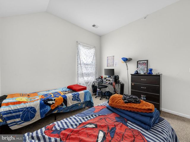 6827 HAMPTON BAY LN, Gainesville, VA 20155