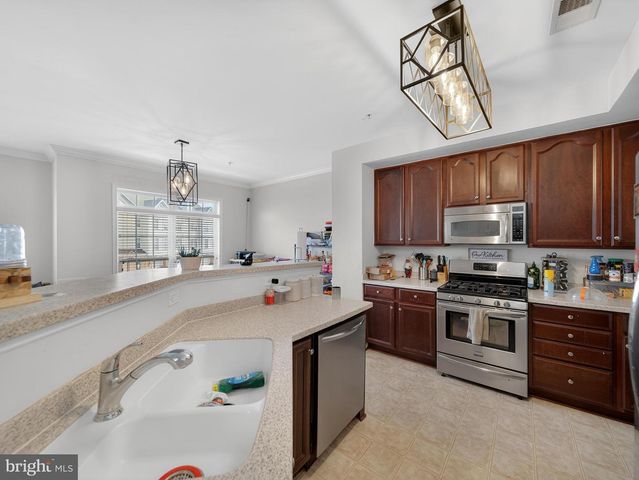 6827 HAMPTON BAY LN, Gainesville, VA 20155