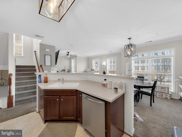 6827 HAMPTON BAY LN, Gainesville, VA 20155