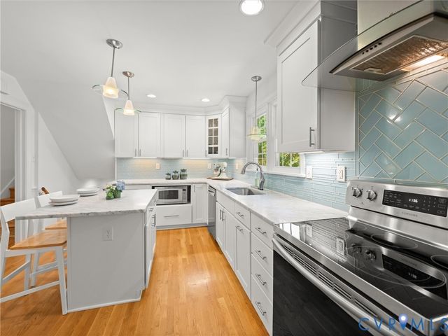222 E Brook Run Dr, Richmond, VA 23238