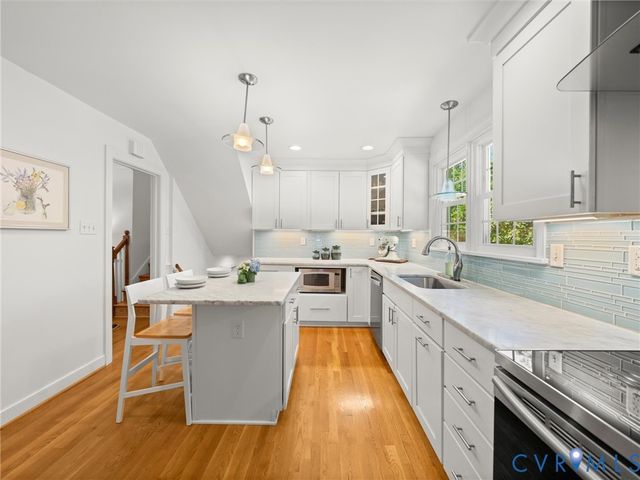 222 E Brook Run Dr, Richmond, VA 23238