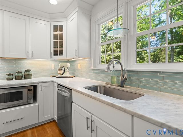 222 E Brook Run Dr, Richmond, VA 23238