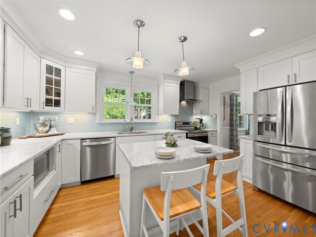 222 E Brook Run Dr, Richmond, VA 23238
