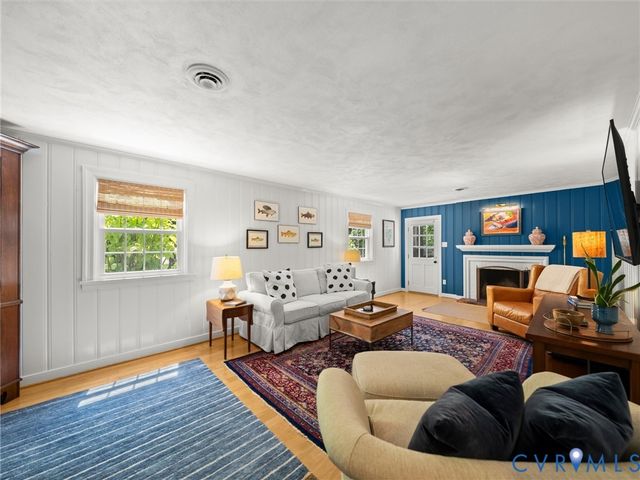 222 E Brook Run Dr, Richmond, VA 23238