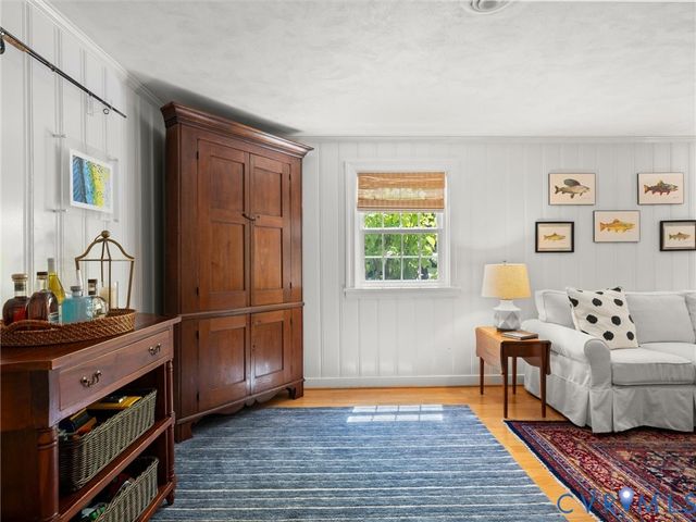222 E Brook Run Dr, Richmond, VA 23238