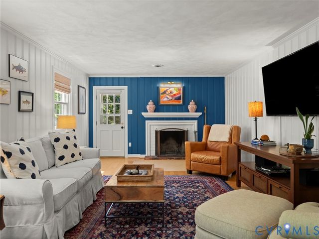 222 E Brook Run Dr, Richmond, VA 23238