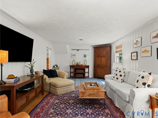 222 E Brook Run Dr, Richmond, VA 23238