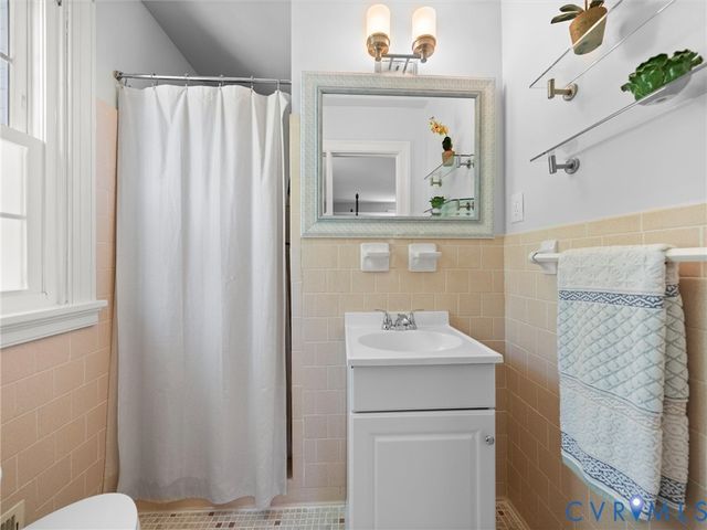 222 E Brook Run Dr, Richmond, VA 23238