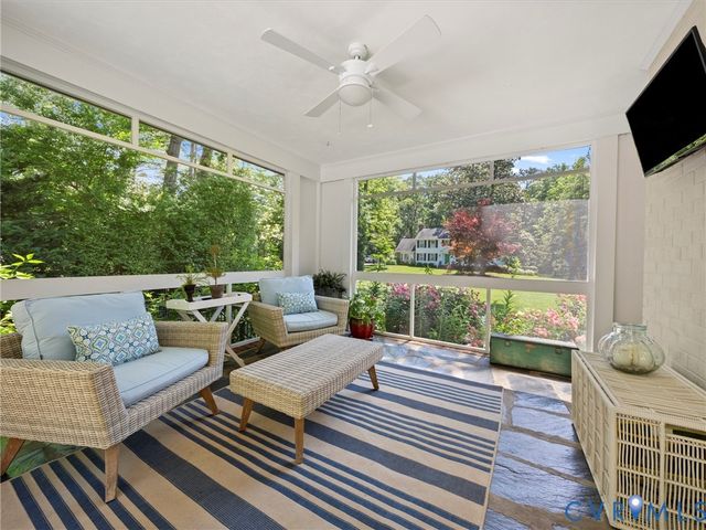 222 E Brook Run Dr, Richmond, VA 23238