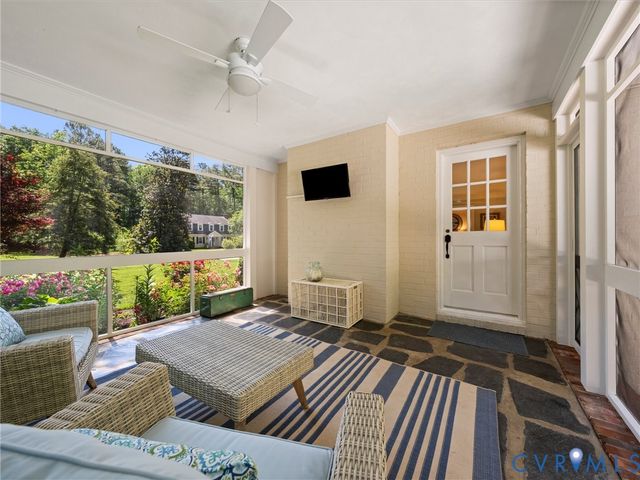 222 E Brook Run Dr, Richmond, VA 23238