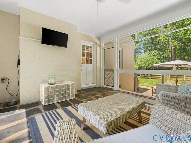 222 E Brook Run Dr, Richmond, VA 23238