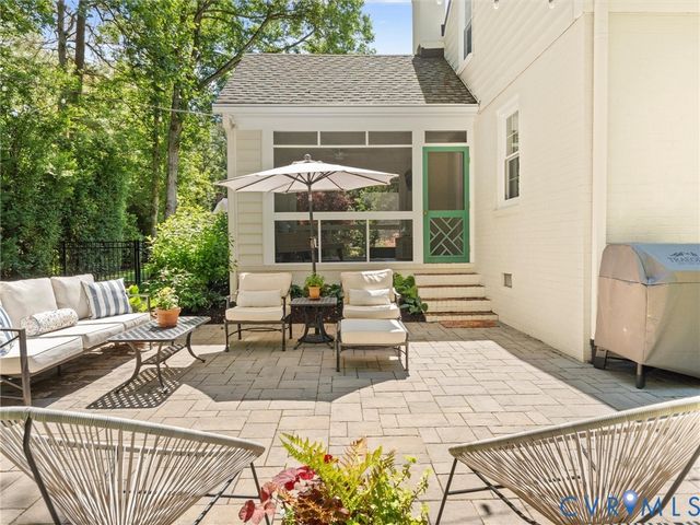222 E Brook Run Dr, Richmond, VA 23238