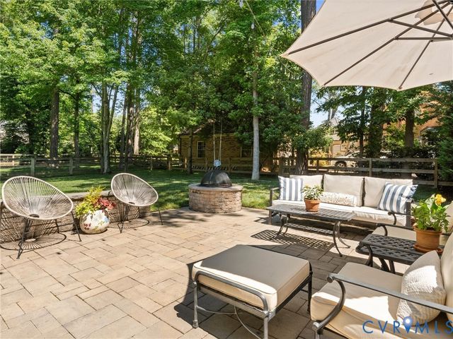 222 E Brook Run Dr, Richmond, VA 23238