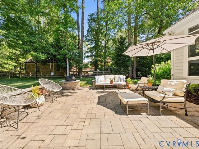 222 E Brook Run Dr, Richmond, VA 23238