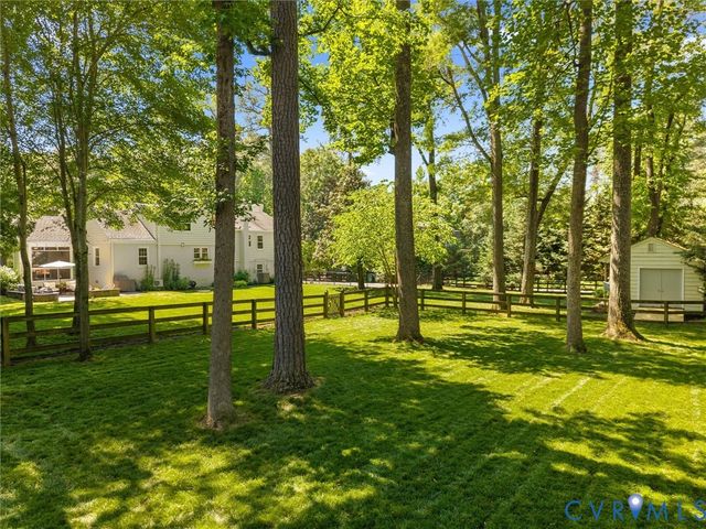 222 E Brook Run Dr, Richmond, VA 23238