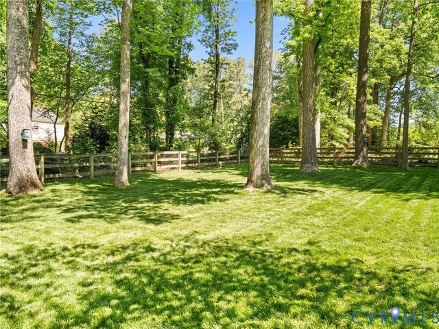 222 E Brook Run Dr, Richmond, VA 23238