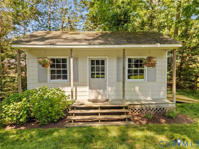 222 E Brook Run Dr, Richmond, VA 23238