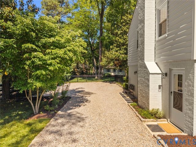 222 E Brook Run Dr, Richmond, VA 23238