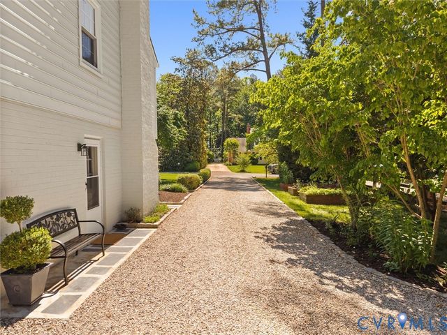222 E Brook Run Dr, Richmond, VA 23238