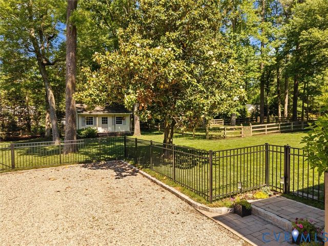 222 E Brook Run Dr, Richmond, VA 23238