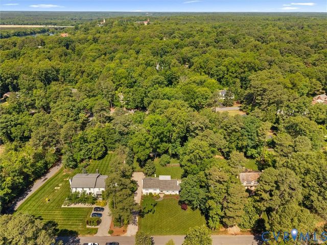222 E Brook Run Dr, Richmond, VA 23238