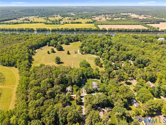 222 E Brook Run Dr, Richmond, VA 23238