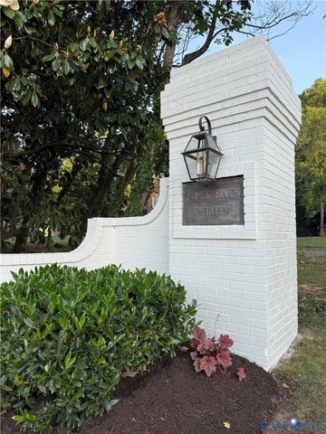 222 E Brook Run Dr, Richmond, VA 23238