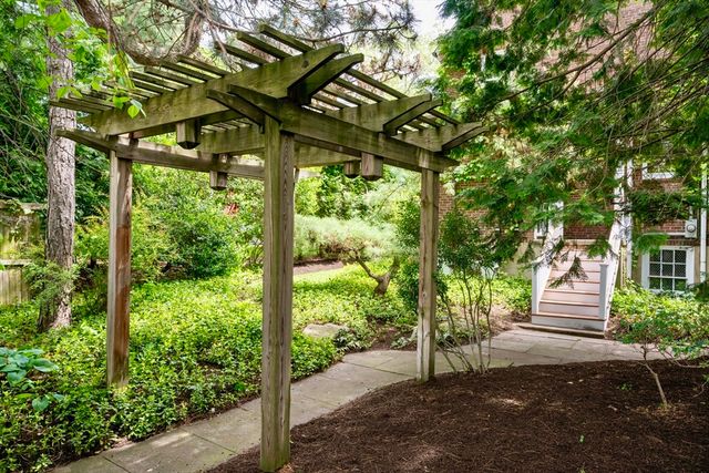 73 Francis Avenue, Cambridge, MA 02138