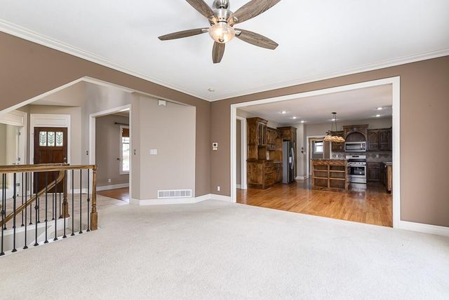 672 Everly Court, Lansing, KS 66043