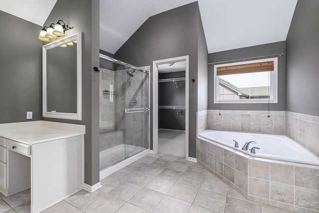672 Everly Court, Lansing, KS 66043