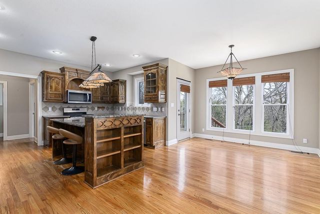 672 Everly Court, Lansing, KS 66043