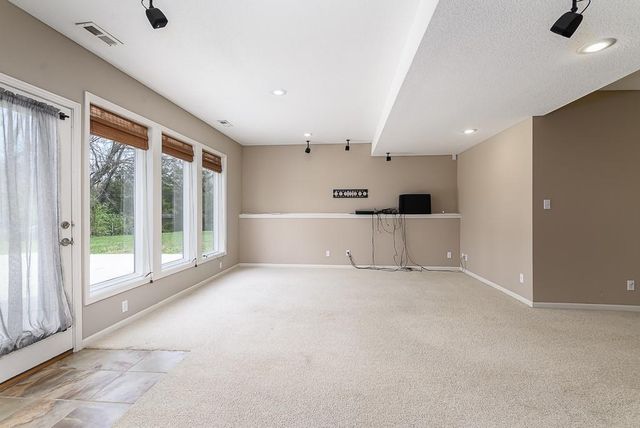 672 Everly Court, Lansing, KS 66043