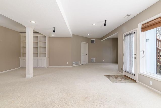 672 Everly Court, Lansing, KS 66043