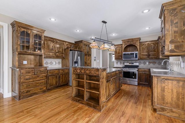 672 Everly Court, Lansing, KS 66043