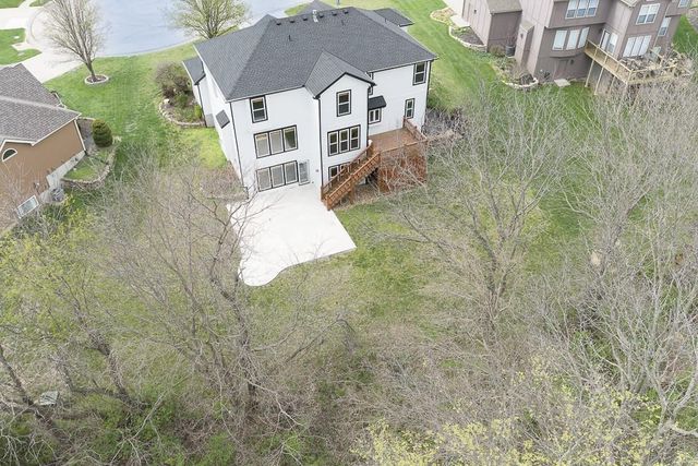 672 Everly Court, Lansing, KS 66043