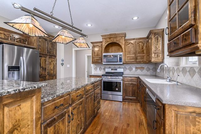 672 Everly Court, Lansing, KS 66043