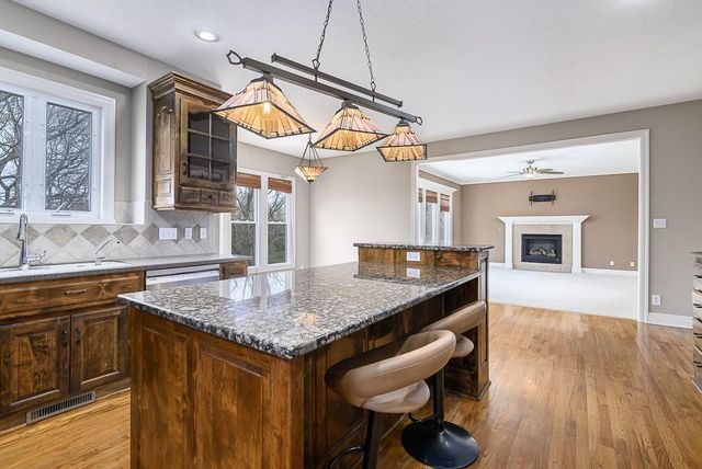 672 Everly Court, Lansing, KS 66043