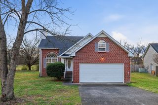 620 Creekfront Dr, Mount Juliet, TN 37122