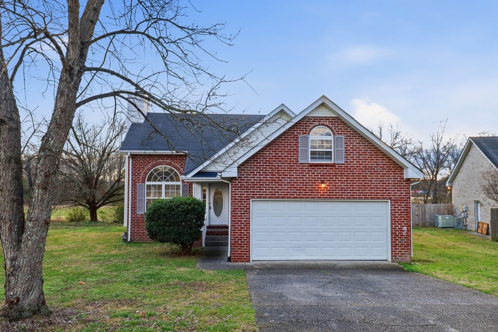 620 Creekfront Dr, Mount Juliet, TN 37122