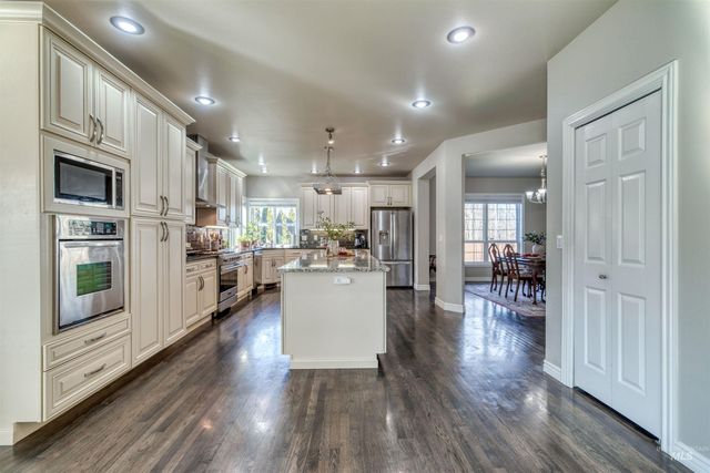 85 S Vandries Ave, Eagle, ID 83616