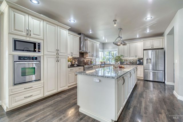 85 S Vandries Ave, Eagle, ID 83616